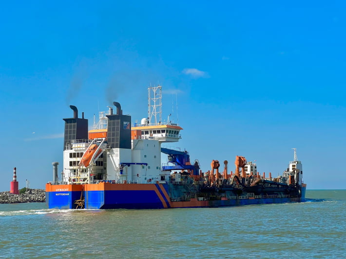 Complexo Portuário do Rio Itajaí-Açu recebe nova draga de sucção