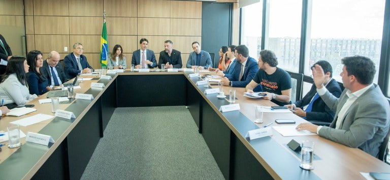 Ministério de Portos e Aeroportos vai criar Política Nacional de Transporte Aéreo de Animais