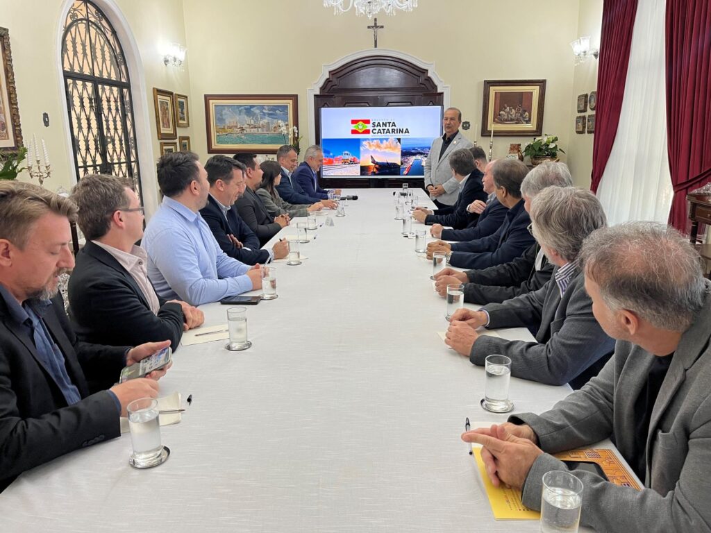 Governador Jorginho Mello solicita à Azul Linhas Aéreas a implementação de voos comerciais para Caçador e Joaçaba
