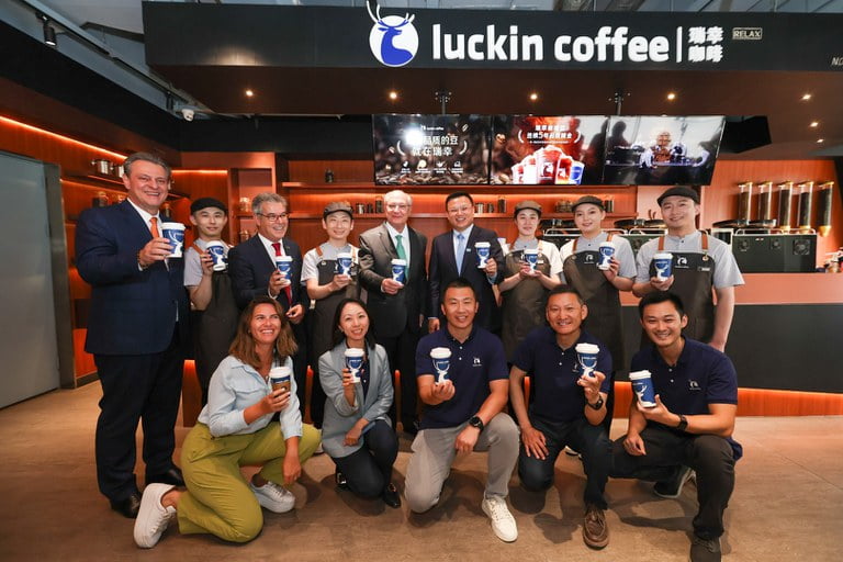 Alckmin assina acordos para promoção do café brasileiro na maior rede de cafeterias da China e para criação de hub de inovação em Xangai