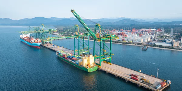 Novo portêiner consolida sétimo terno e eleva produtividade do Porto Itapoá