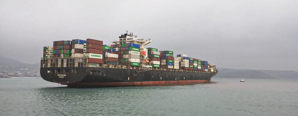 Porto de Imbituba recebe embarcação que equivale a três campos de futebol