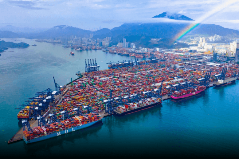 Missão da FIESC conhece operações do porto de Yantian, na China