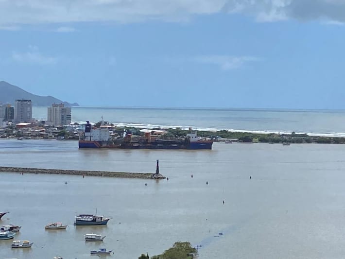 Complexo Portuário do Rio Itajaí Açu recebe draga de sucção e arraste