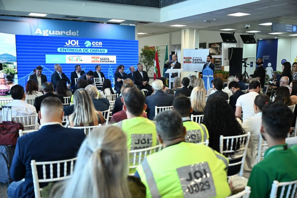 Governador participa de entrega da reforma e ampliação do Aeroporto de Joinville