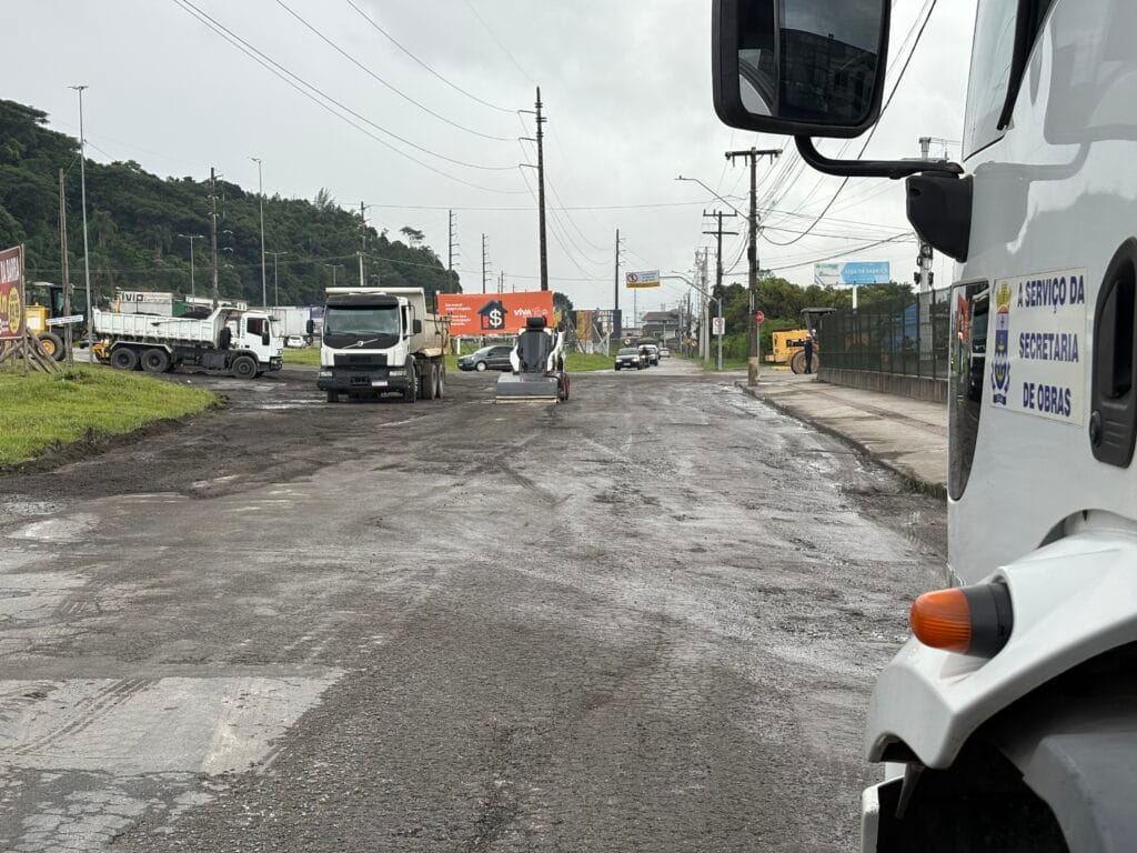 Trecho na marginal Oeste da BR-101 e Avenida Mário Uriarte passa por melhoria