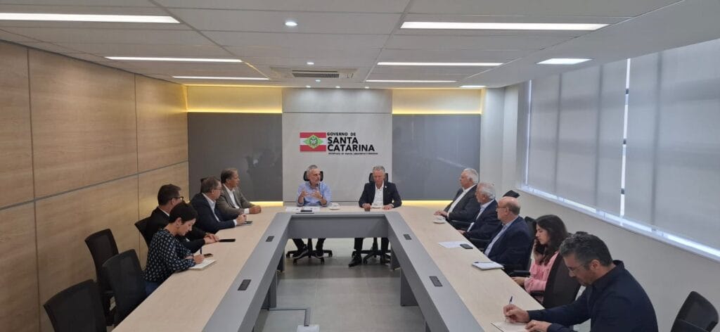 Governo do Estado, Fiesc e Facisc discutem modelo para incentivar aviação regional