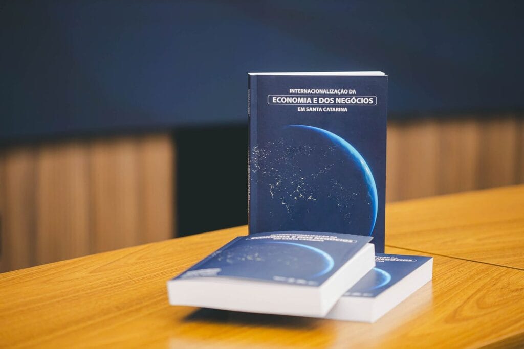 Livro analisa busca da economia de Santa Catarina por internacionalização