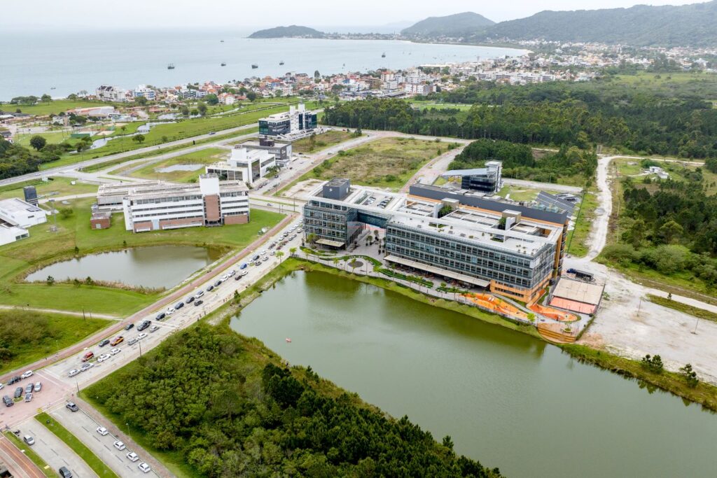 Governo de SC marca presença no maior evento de IA da América Latina para debater Inovação e Políticas Públicas
