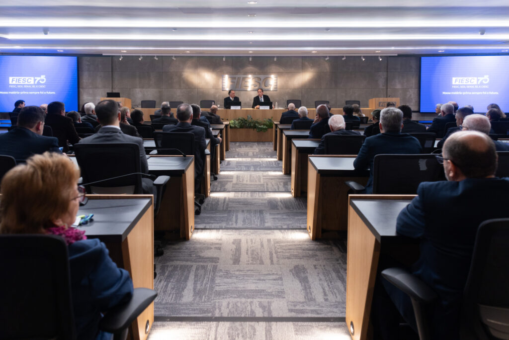 Em encontro com sindicatos industriais, FIESC destaca fortalecimento do setor