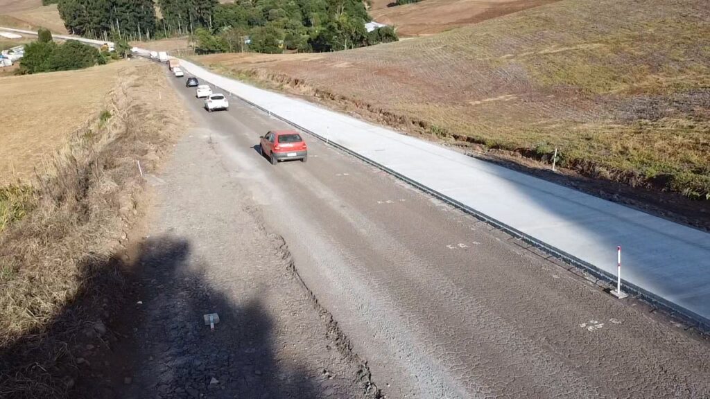 Estrada Boa: obras de pavimentação na SC-305 entre São Lourenço do Oeste e Campo Erê estão 40% concluídas