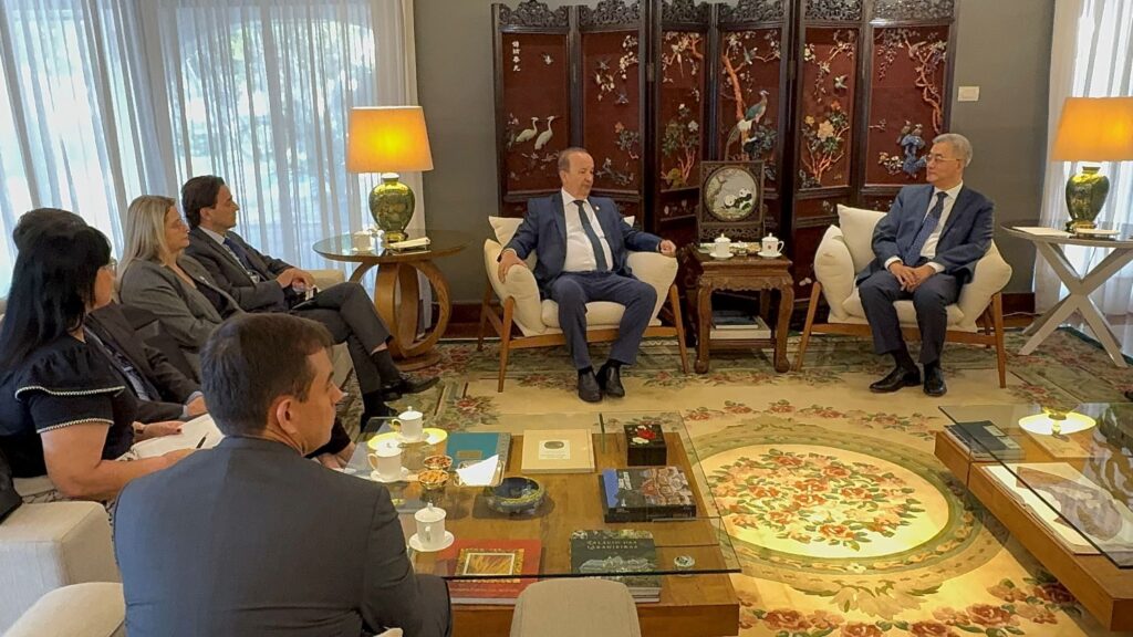 Governador abre negociação para reabertura do mercado Chinês