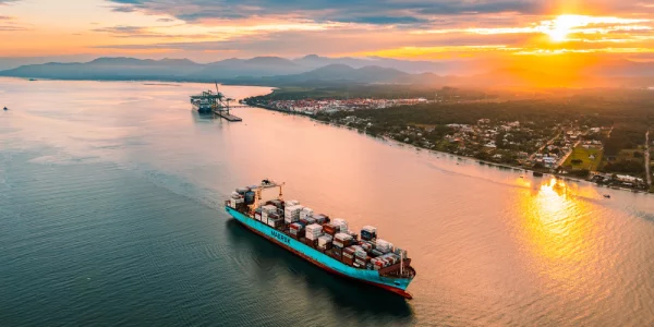 Porto Itapoá comemora 14 anos de operações com a marca histórica de 10 milhões de TEUs movimentados