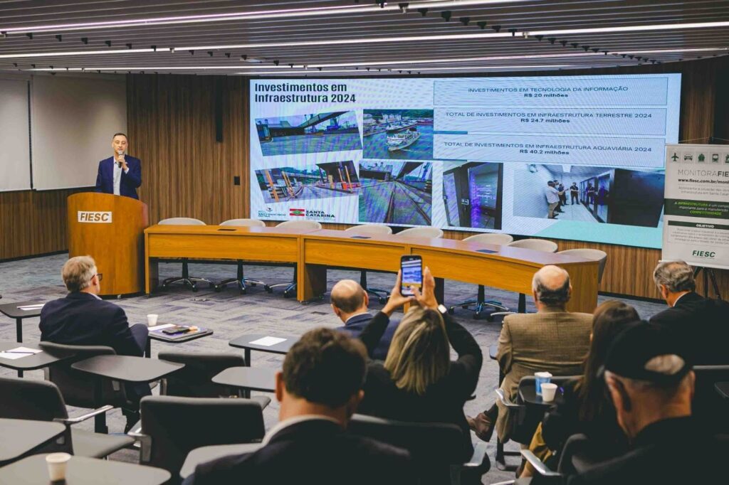 Presidente do Porto de São Francisco detalha investimentos de R$ 340 milhões em infraestrutura, durante evento na Fiesc