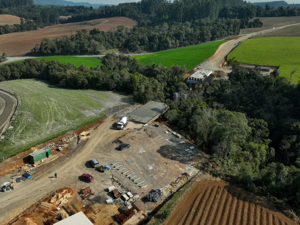 Estrada Boa: obras da SC-281 no Alto Vale do Itajaí avançam com construção de ponte