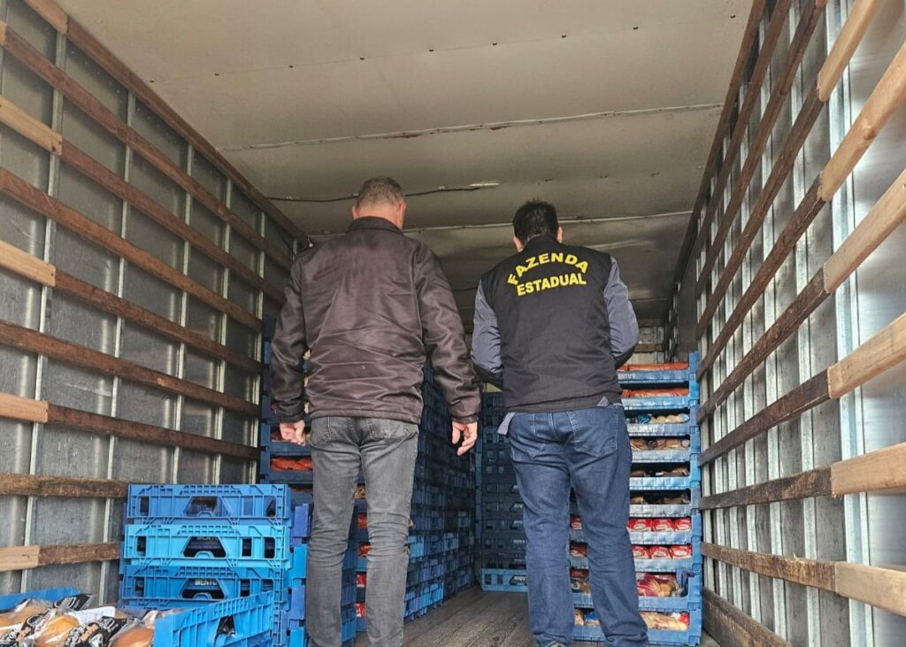 Fazenda autua cargas irregulares durante fiscalização em rodovia no Sul do estado