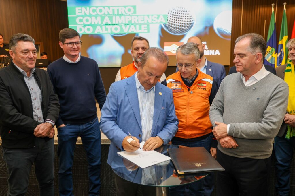 Governo do Estado autoriza R$ 21 milhões para o desassoreamento dos rios Itajaí do Sul e Itajaí do Oeste