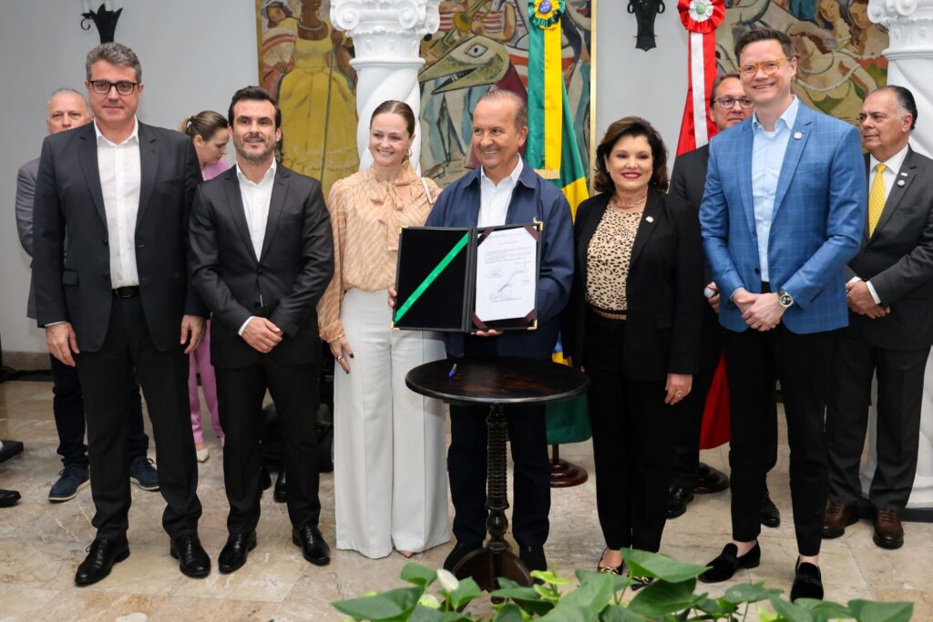 Governo do Estado concede incentivos para atrair R$ 4,4 bilhões em investimentos privados e gerar quase 19 mil empregos em SC