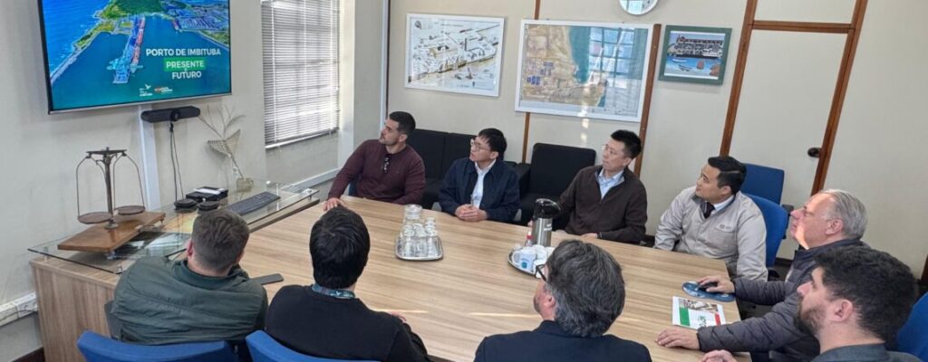 Porto de Imbituba recebe visita de líder chinesa em maquinário pesado