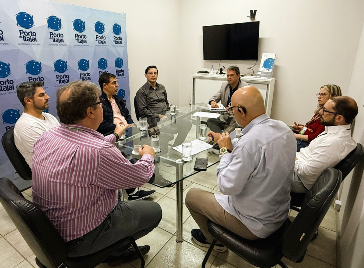 Porto de Itajaí e IFSC discutem cooperação em estágios, inovação e projetos ambientais