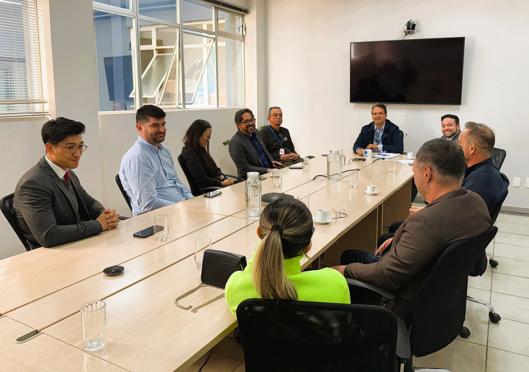 Porto de Itajaí recebe comitiva de empresários e reforça conexão Brasil-China