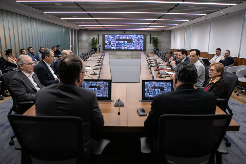 Sindicatos industriais debatem medidas com equipe da FIESC