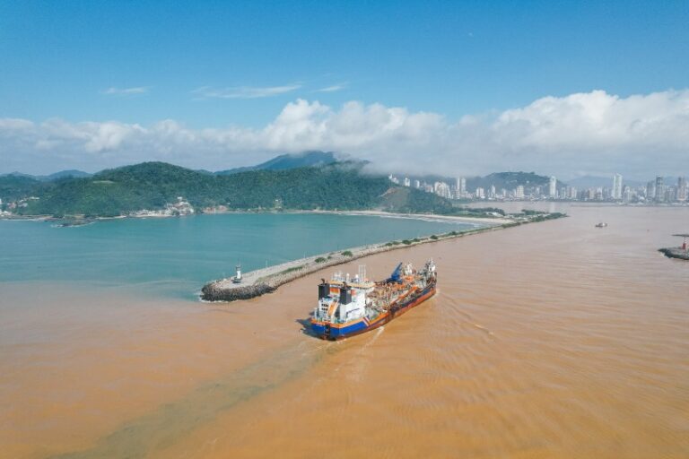Dragagem ganha protagonismo em fórum técnico em Itajaí