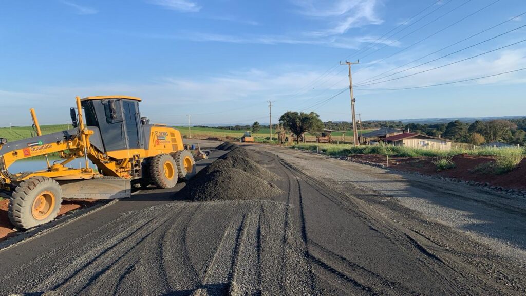 Estrada Boa: obra de asfaltamento da SC-451, no Meio-Oeste, já está com 25% dos serviços concluídos