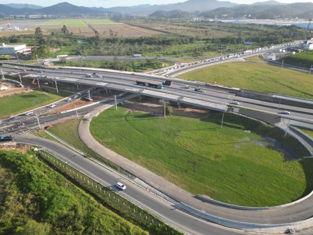 Estrada Boa: obras na intersecção da Antônio Heil com a BR-101 chegam a 85% de conclusão