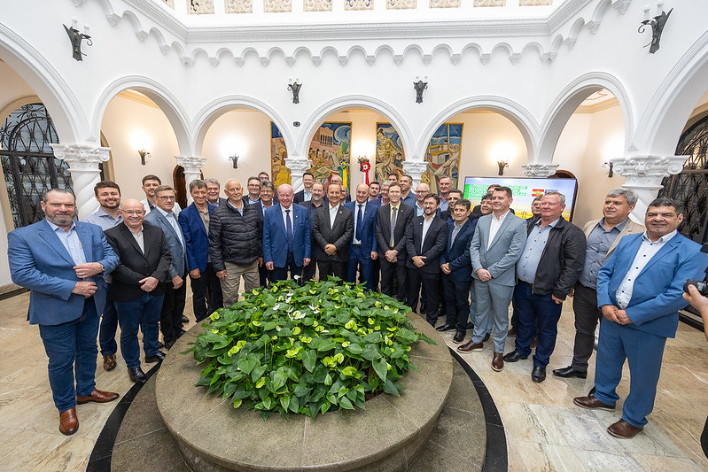 Governador autoriza liberação de recursos para cooperativas de energia elétrica em Santa Catarina