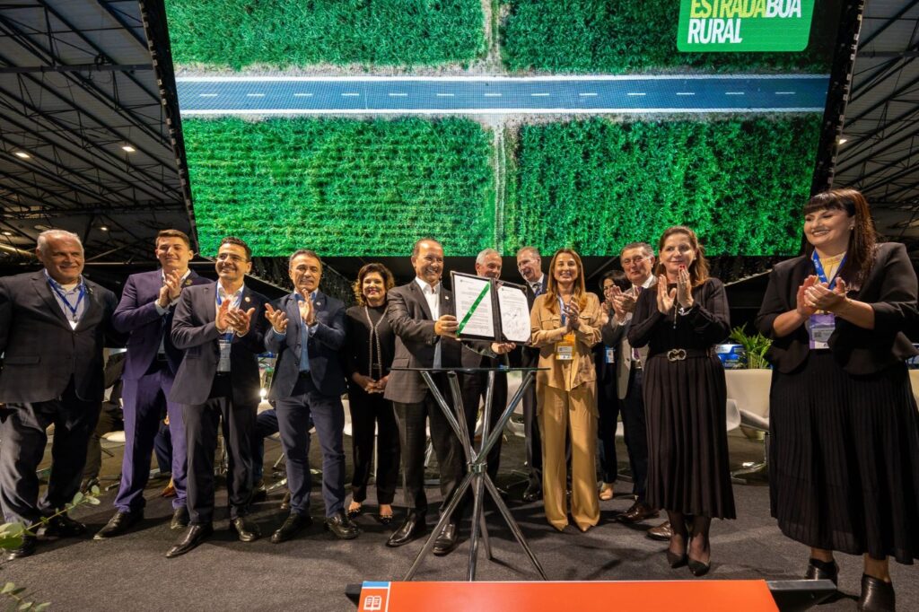 Investimento de R$ 2,5 bilhões até 2027 vai pavimentar estradas rurais e fortalecer a logística do agronegócio em SC