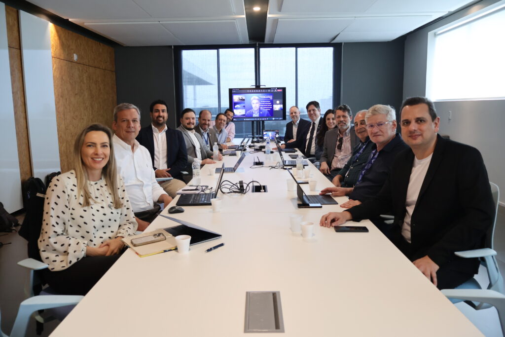 Governo de Santa Catarina e Embraer alinham estratégias no setor aeroespacial para impulsionar a indústria tecnológica catarinense