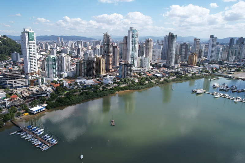 Itajaí é a maior cidade da região da Foz do Rio Itajaí Açu