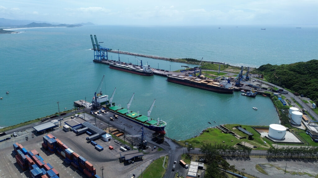 Porto de Imbituba supera 5,1 milhões de toneladas no acumulado de 2025 e consolida liderança logística em Santa Catarina
