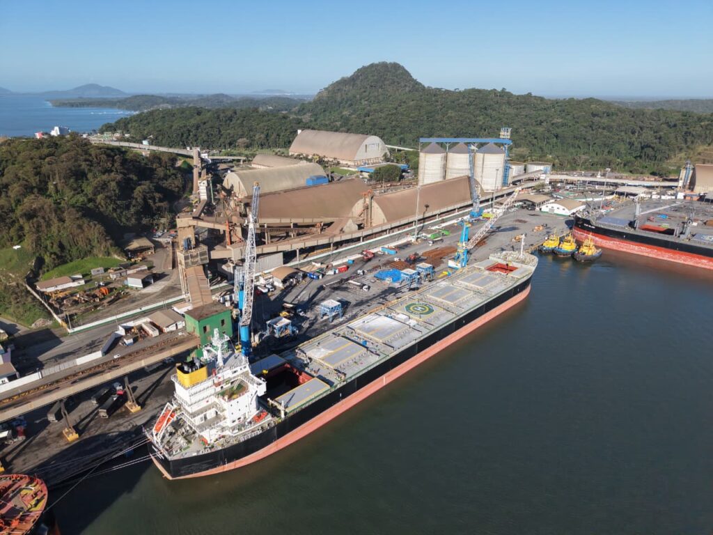 Porto de São Francisco do Sul reduz em 70% tempo de espera de navios com fertilizantes