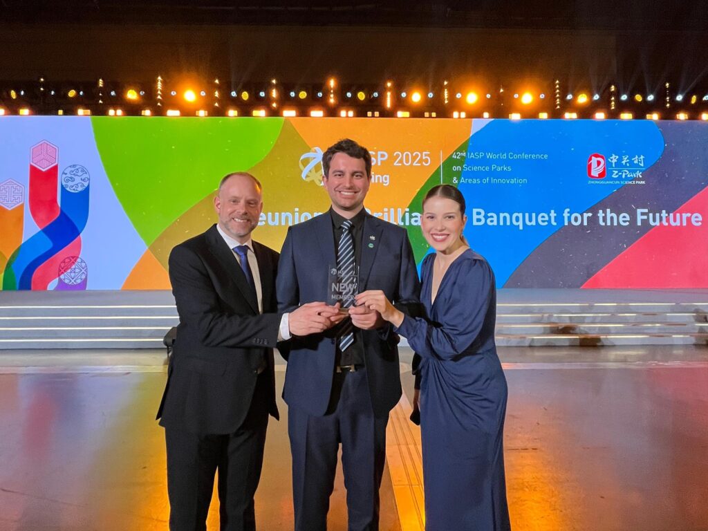 Sapiens Parque amplia conexões internacionais em conferência mundial na China