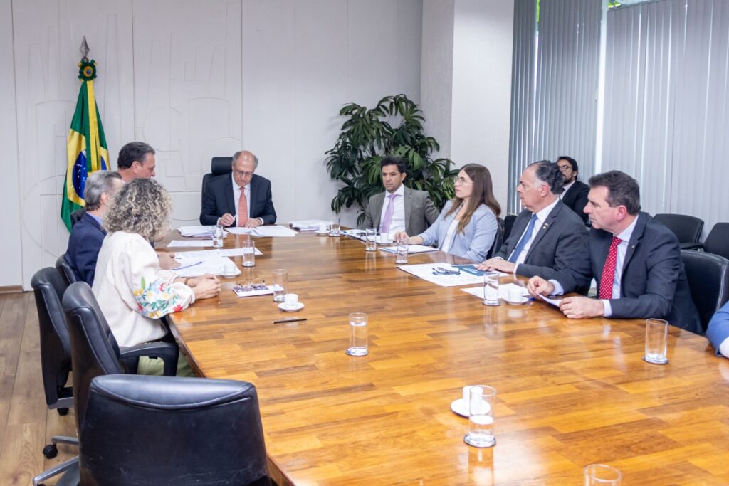 A Alckmin, FIESC pede inclusão de madeira e móveis em lista de exceções ao tarifaço