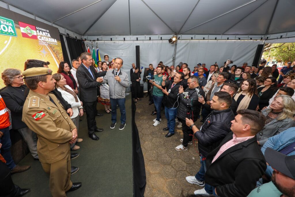 Estrada Boa: durante o aniversário de Itaiópolis, governador entrega revitalização da rodovia SC-114, entre o município e a BR-116