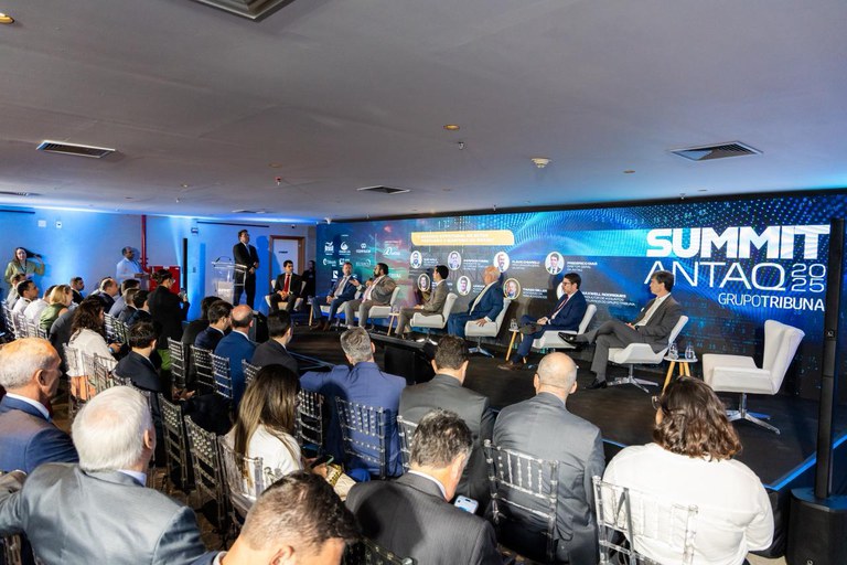 Evento de infraestrutura debate sobre logística portuária brasileira