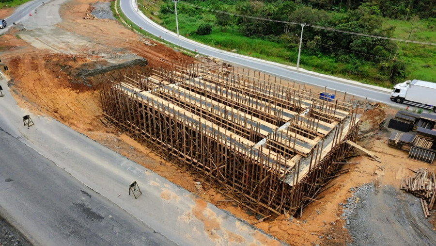 Rampas de viaduto na duplicação da SC-108 começam a ser erguidas este mês