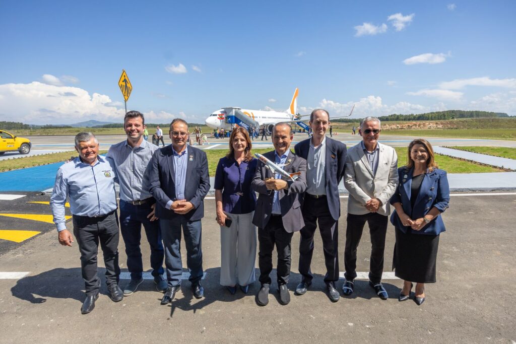 Governador recebe voo inaugural da Gol em Correia Pinto e inaugura reforma do terminal de passageiros do Aeroporto da Serra Catarinense