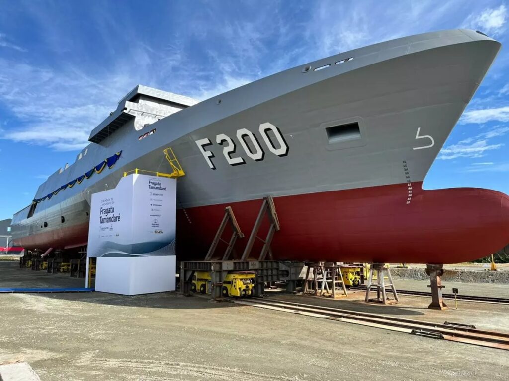 Navio que ataca por céu, mar e fundo do oceano está em testes em alto-mar em SC