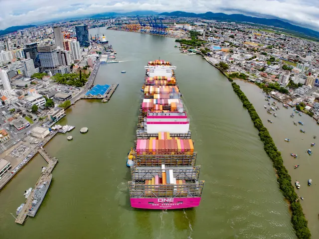 Portonave recebe navio sustentável da ONE em sua primeira viagem à América Latina