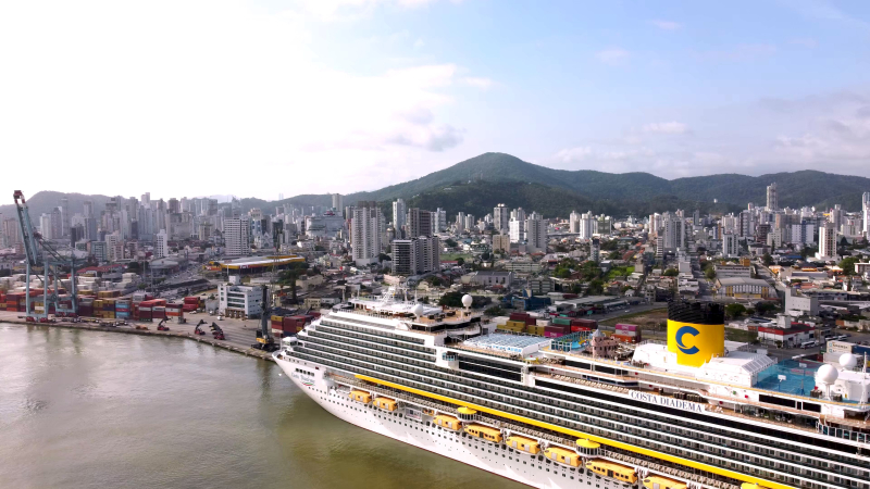 Porto de Itajaí recebe o navio Costa Diadema e reforça a integração entre Porto e cidade com impacto direto no turismo e na economia local