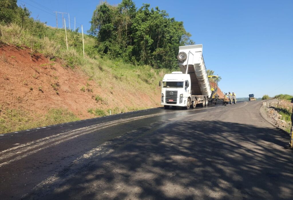 Implantação asfáltica da SC-492 entra na fase final entre São Miguel da Boa Vista e Romelândia