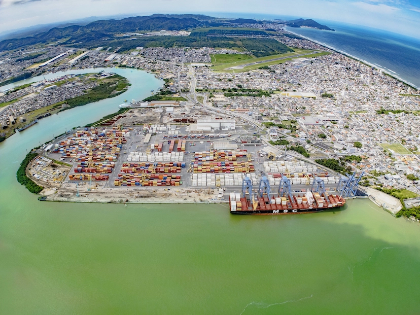 Portonave mantém liderança como terminal portuário com a melhor produtividade do país