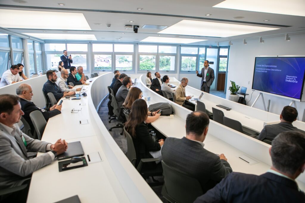FIESC recebe debates sobre formação profissional e tecnologias estratégicas para a indústria de defesa