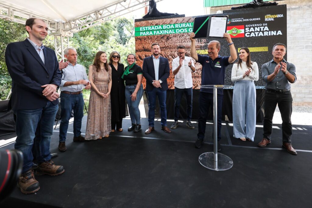 Governador anuncia investimento do Estrada Boa Rural e inaugura nova linha de energia em Faxinal dos Guedes
