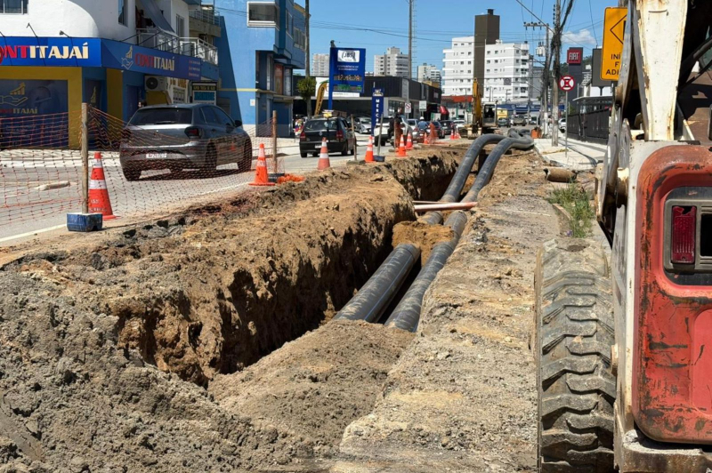 Obras da Rua do Porto Avançam com adutora na Caninana