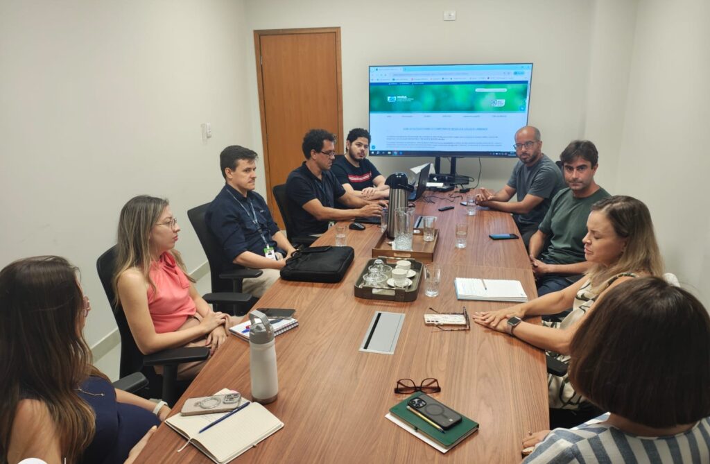 Santa Catarina avança na regulamentação da logística reversa de embalagens com intercâmbio técnico no Mato Grosso do Sul